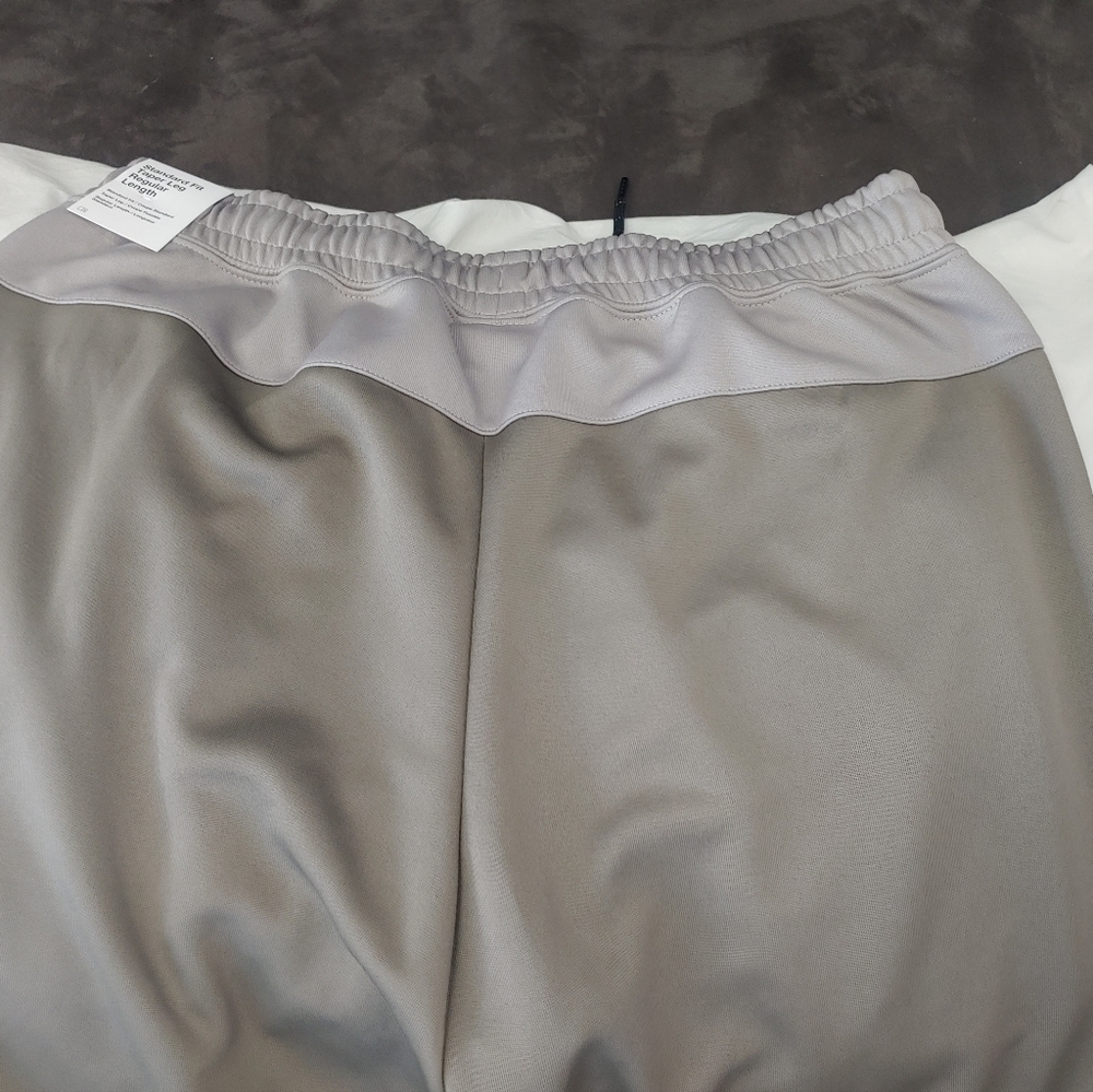 Nike Air Max Joggers Sweatpants Olive Grey Men's BNWT - Picture 14 of 16